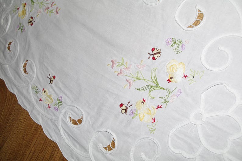 Easter Polish Richelieu White Oval Table Runner Embroidered Chickens Spring Dresser Scarf cutwork embroidery Polish linen Easter tabel decor