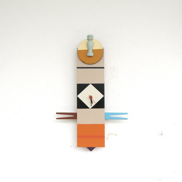 Horloge murale en bois avec des motifs géométriques, upcycled design, horloge murale, horloge murale moderne unique