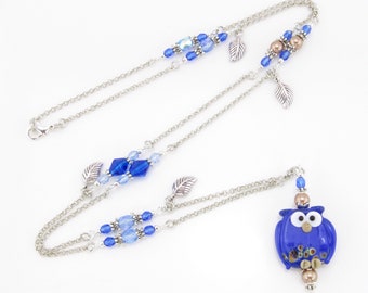 ブルーフクロウランプワークペンダント、フクロウネックレス、秋のネックレス、秋のジュエリー、かわいいフクロウ、動物テーマ、鳥ジュエリー、自然にインスパイアされた