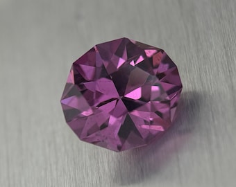 Granate Malaya con cambio de color; Madagascar; 3,18 ct; facetado de precisión; Eyeclean