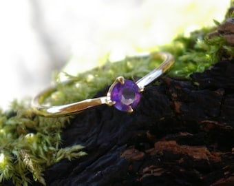 fine yellow gold ring set with an amethyst, amethyst ring, semi-precious, yellow gold ring