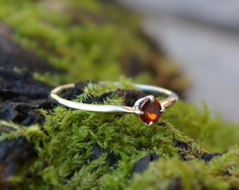 Bague fine or blanc sertie d'une améthyste, citrine, grenat, topaze, péridot, aigue-marine, tourmaline, agate