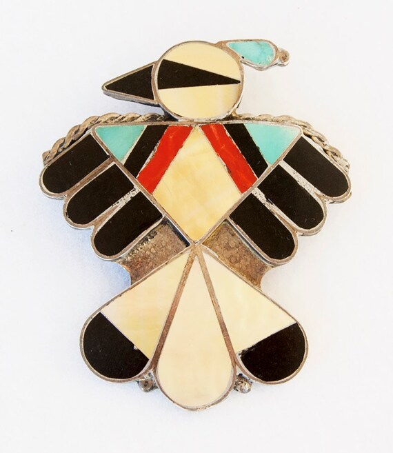 Elegant, iconic pendant