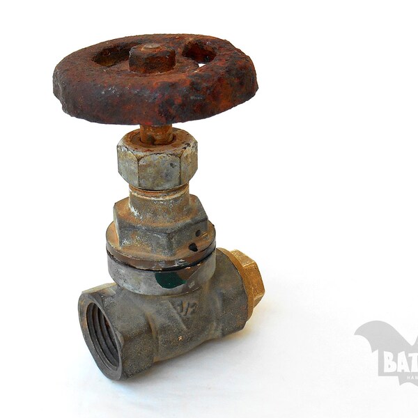 Geocache Container Water valve - Creative geocaching - Evil geocache - Custom geocache - Clever Geocache - Vintage rusty container