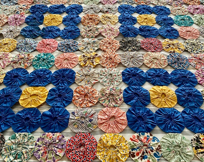 Vintage Yoyo Quilt Coverlet Throw Handmade Twin Size Circa 1950's