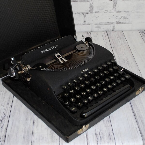 Typewriter Remington Envoy Working Restored Manual Portable Typewriter, 1940s Professionally Serviced, Restored, New Ribbon and Manual, Pica