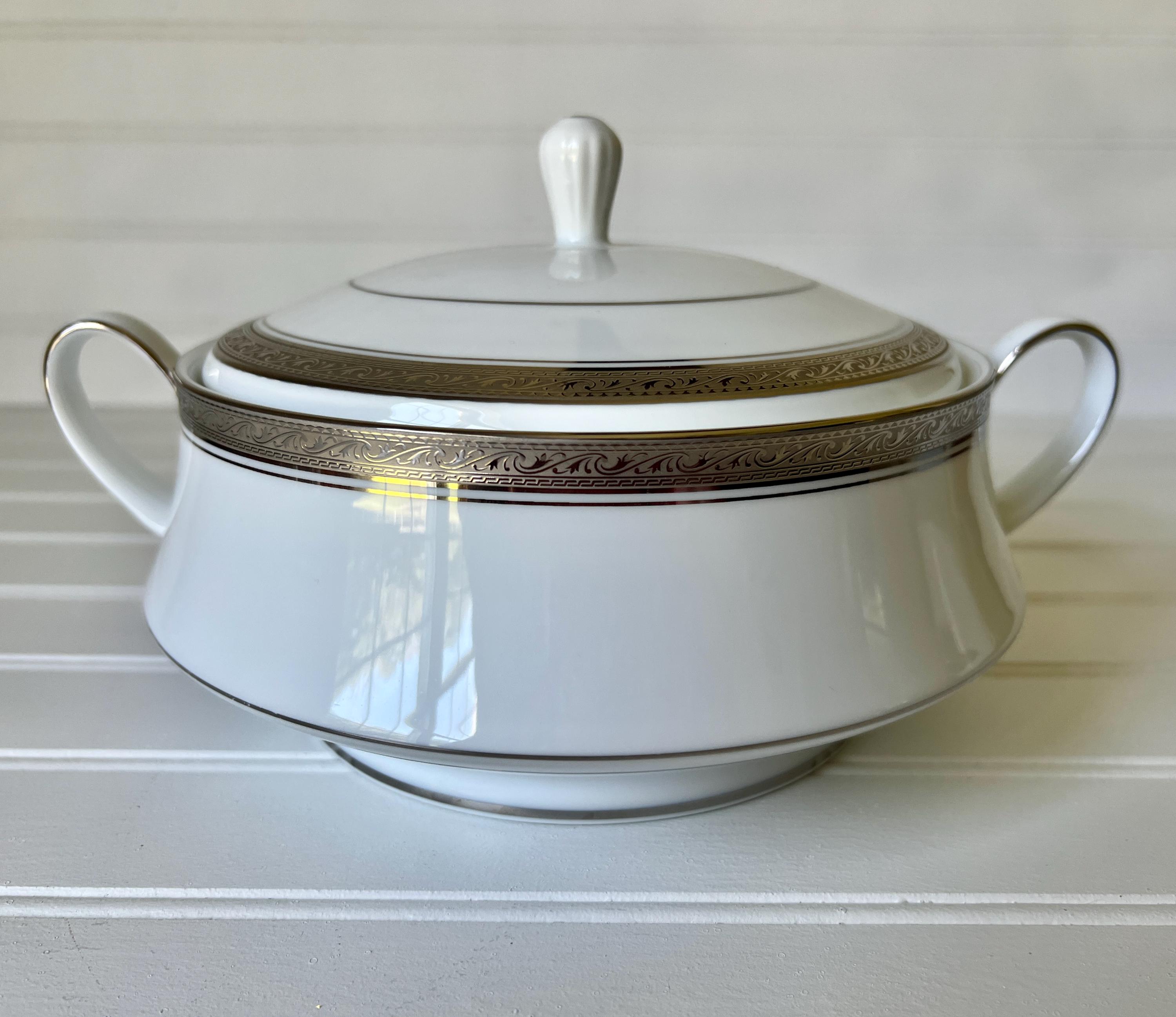 Noritake Crestwood Gold Sugar Bowl With Lid – Elegant Porcelain With Gold Band