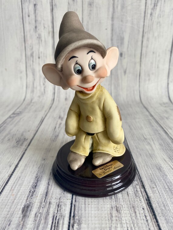 Guiseppe Armani Walt Disney s Snow White and the Seven Dwarfs