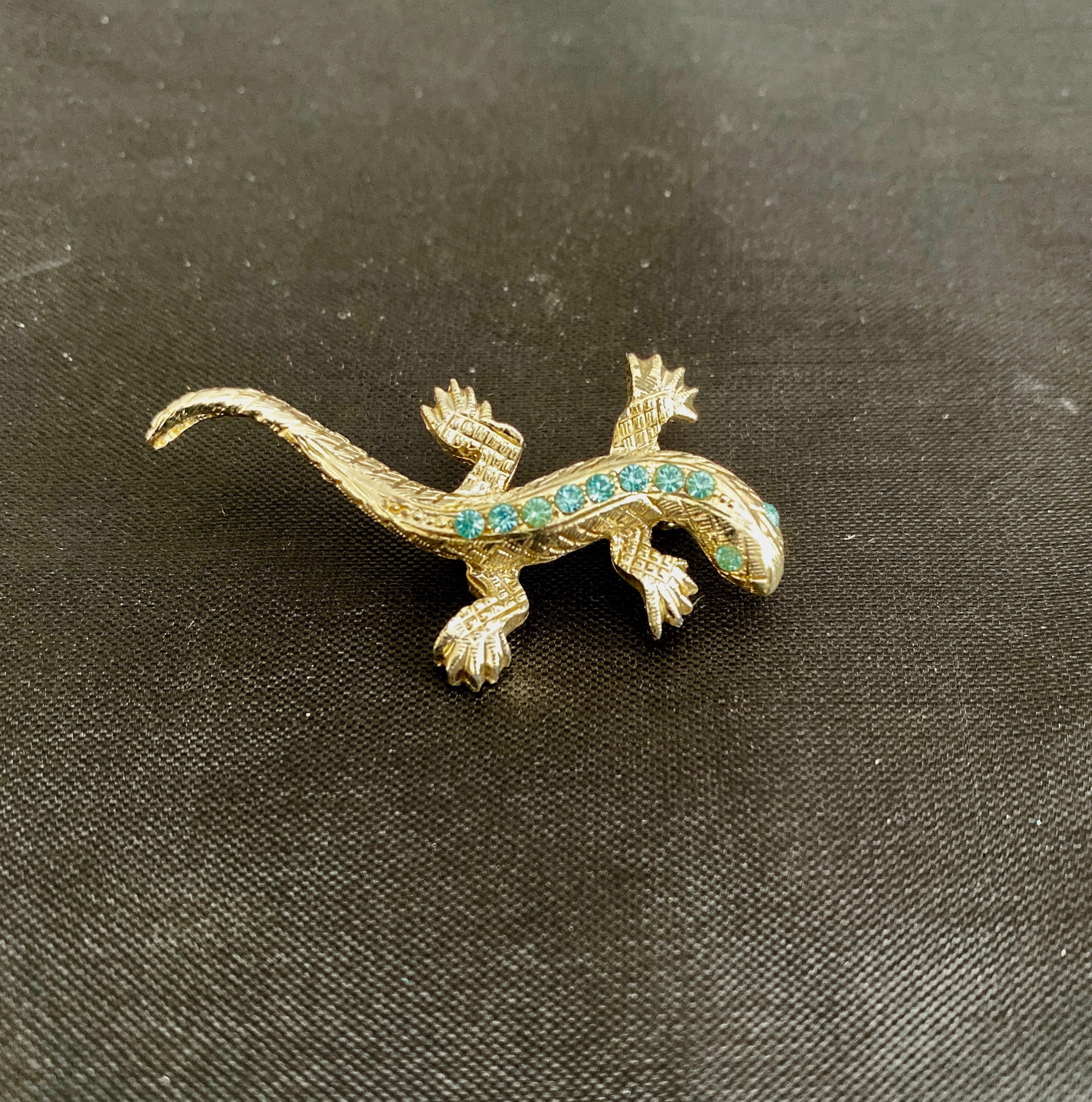 Gecko brooch deals
