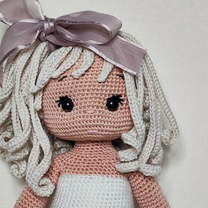 Martina, amigurumi PDF crochet pattern in English and Spanish
