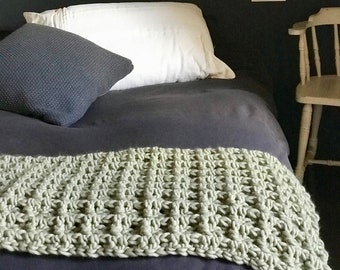 Chunky Blanket Crochet Pattern. Easy crochet pattern.