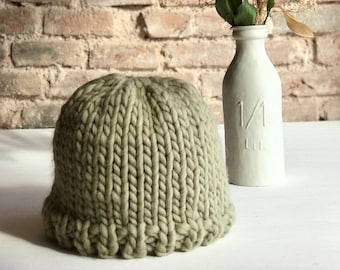 Easy Knit Beanie Pattern. Num. 1. Tutorial for knitting a beautiful and simple beanie.