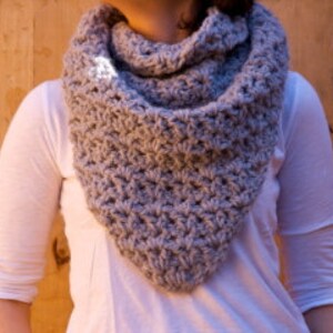 Easy CROCHET PATTERN; Chunky shawl pattern. Pdf tutorial ready to download.