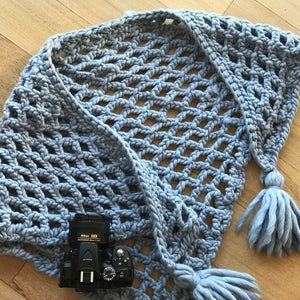 Crochet Pattern - Chunky yarn shawl - PDF PATTERN / tutorial - Easy crochet shawl