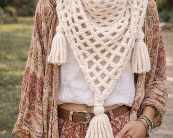 Chunky Crochet Shawl Pattern – Amelie Scarf / Wrap – Easy Triangle Wrap – Multilingual