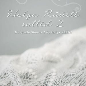 以下が含まれることがあります： 繊細なレース模様の白いクロシェのショール。タイトル「Helga Rüütel sallid 2」はグレーの背景に白いテキストで書かれています。「Haapsalu Shawls 2 by Helga Rüütel」というテキストがタイトルの下に書かれています。
