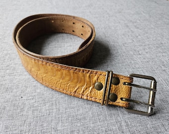 Vintage leren riem met struisvogelbeen – bruin, exotische textuur, gepatineerd