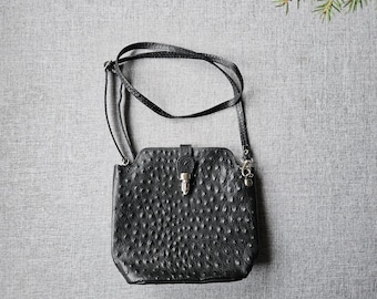 Vintage Black Exotic-Look Leather Handbag – Ostrich-Style Texture, Made in Italy