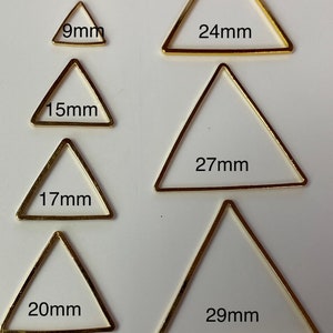 May include: Five gold triangle-shaped metal hoops of different sizes. The hoops are 9mm, 15mm, 17mm, 20mm, 24mm, 27mm, and 29mm in diameter.
