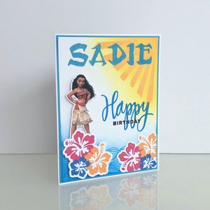 Personalisierte Moana Geburtstagskarten für Kinder. Personalisierte Disney Themenkarte mit Kindername in der Schriftart Vaiana.