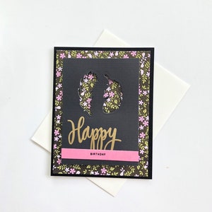 Cartes d’anniversaire faites à la main. Cartes de vœux 3D. Plumes découper des cartes. Jolie carte à patron