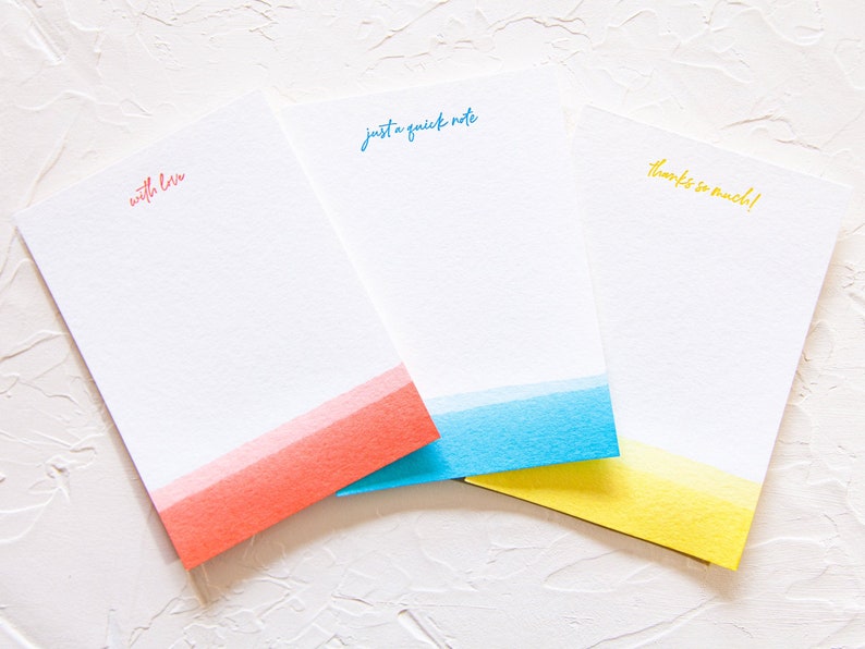 Cartes de notes dip-dyed de presse de lettre - blanc, cartes de teinture de cravate, papeterie d’ombre, papeterie personnelle 5x7 image 1