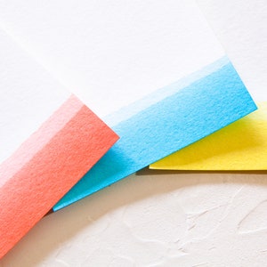 Cartes de notes dip-dyed de presse de lettre - blanc, cartes de teinture de cravate, papeterie d’ombre, papeterie personnelle 5x7 image 3