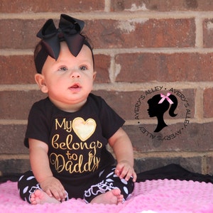My Heart Belongs to Daddy Girls Embroidered Father's Day Shirt, Hair Bow, Leg Warmers Bild 1