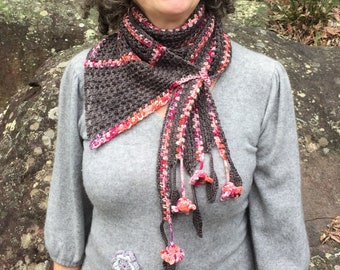Patrón de bufanda resiliencia – patrón de bufanda de crochet – Un patrón de bufanda para 2020 – bufanda desigual – bufanda con hojas y flores – Jennifree Designs