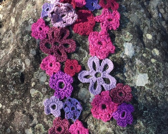 Bufanda de ganchillo floral - bufanda de encaje - bufanda floral - bufanda inusual - bufanda rosa - bufanda burdeos – Jennifree Designs