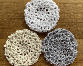 Fundas para moños blancas, crema y plateadas – funda para moño de ballet - funda para moño de ganchillo - funda para moño blanca - red para el cabello - red para moño - Jennifree Designs