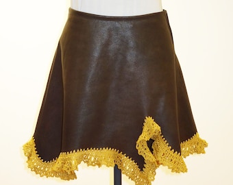 Falda de cuero hecha a mano con volante de ganchillo y forro extraíble - falda de cuero y encaje - Jennifree Designs