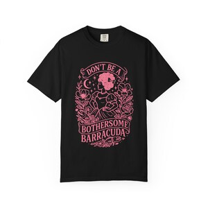 Camiseta Barracuda Molesta / Geraldine Grus Zodiac Academy / Camiseta divertida de fantasía de BookTok / Merchandising de ZA / Regalo para lectores de Romantasy imagen 11
