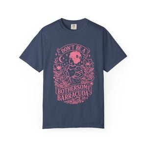 Camiseta Barracuda Molesta / Geraldine Grus Zodiac Academy / Camiseta divertida de fantasía de BookTok / Merchandising de ZA / Regalo para lectores de Romantasy imagen 9
