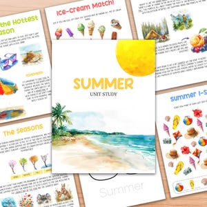 Puede incluir: Una ilustración de acuarela de una escena de playa con una palmera, un océano azul y un sol amarillo. El texto "SUMMER UNIT STUDY" está escrito en letras amarillas sobre un fondo blanco.