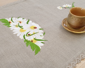 Runner da tavolo in lino grigio ricamato con margherite a forma di fiore