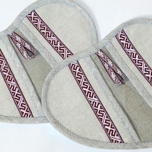 Heart Linen Oven Mitt: Natural Hot Pot Holder with Folk Ribbon
