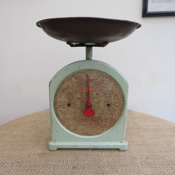 Vintage set of salter's spring balance scales number 34 Light Green in colour with weighing pan all original condition. (cep)