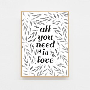 Postal Todo lo que necesitas es amor - floral