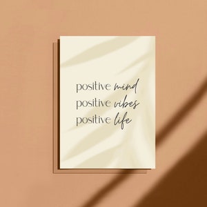 Carte postale à message positif "Positive mind, positive vibes, positive life"