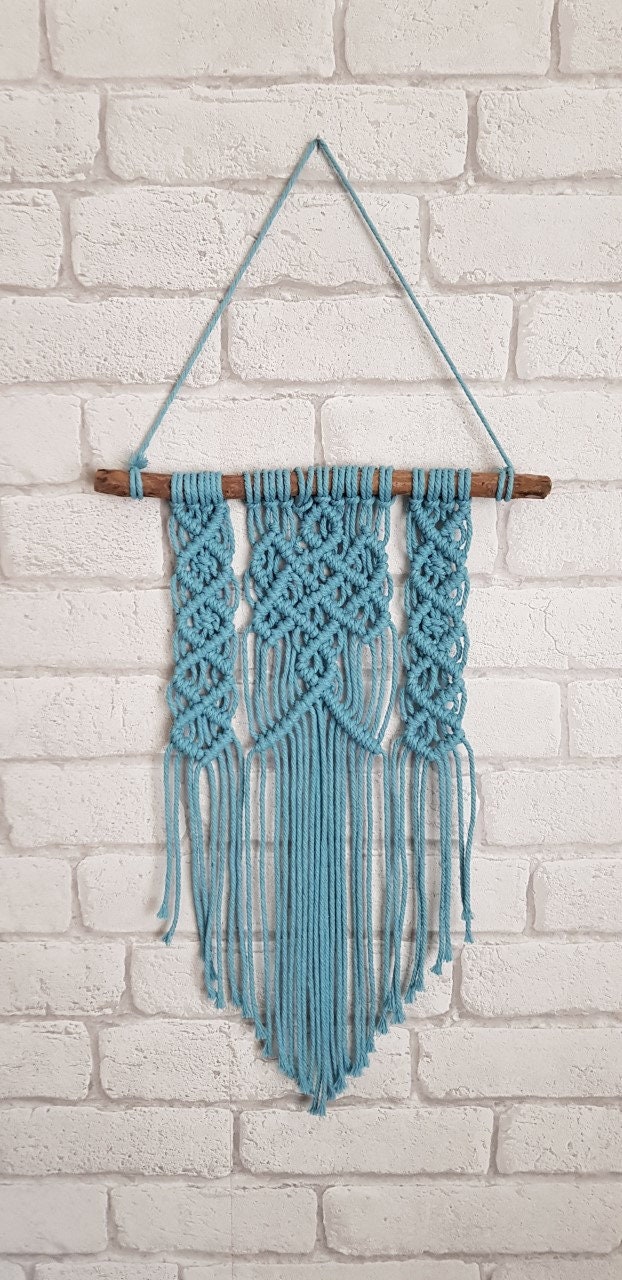 Suspension Mur de Macramé, Tenture Murale Style Boho sur Branche Mûrier, Motif Celtique Arbre Vie