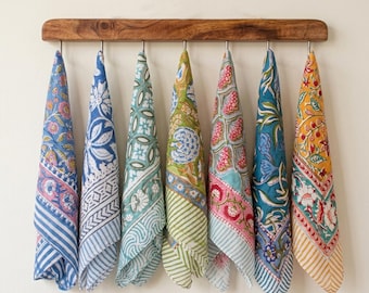 7 st bomullsbandana, liten handtryckt halsduk, ekologiskt accessoar, present till henne