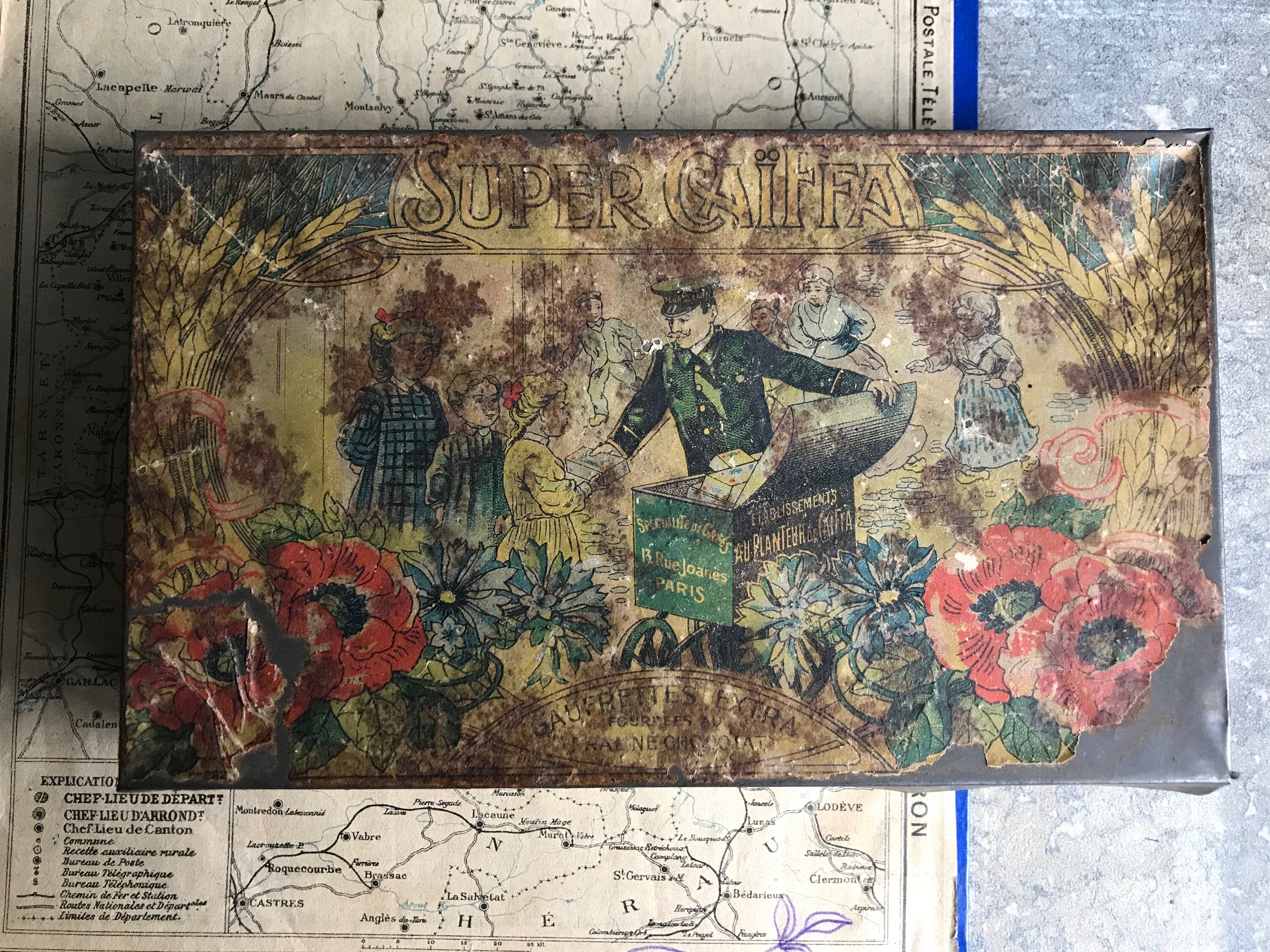 Une Boîte Antique Français d'étain, à Biscuits