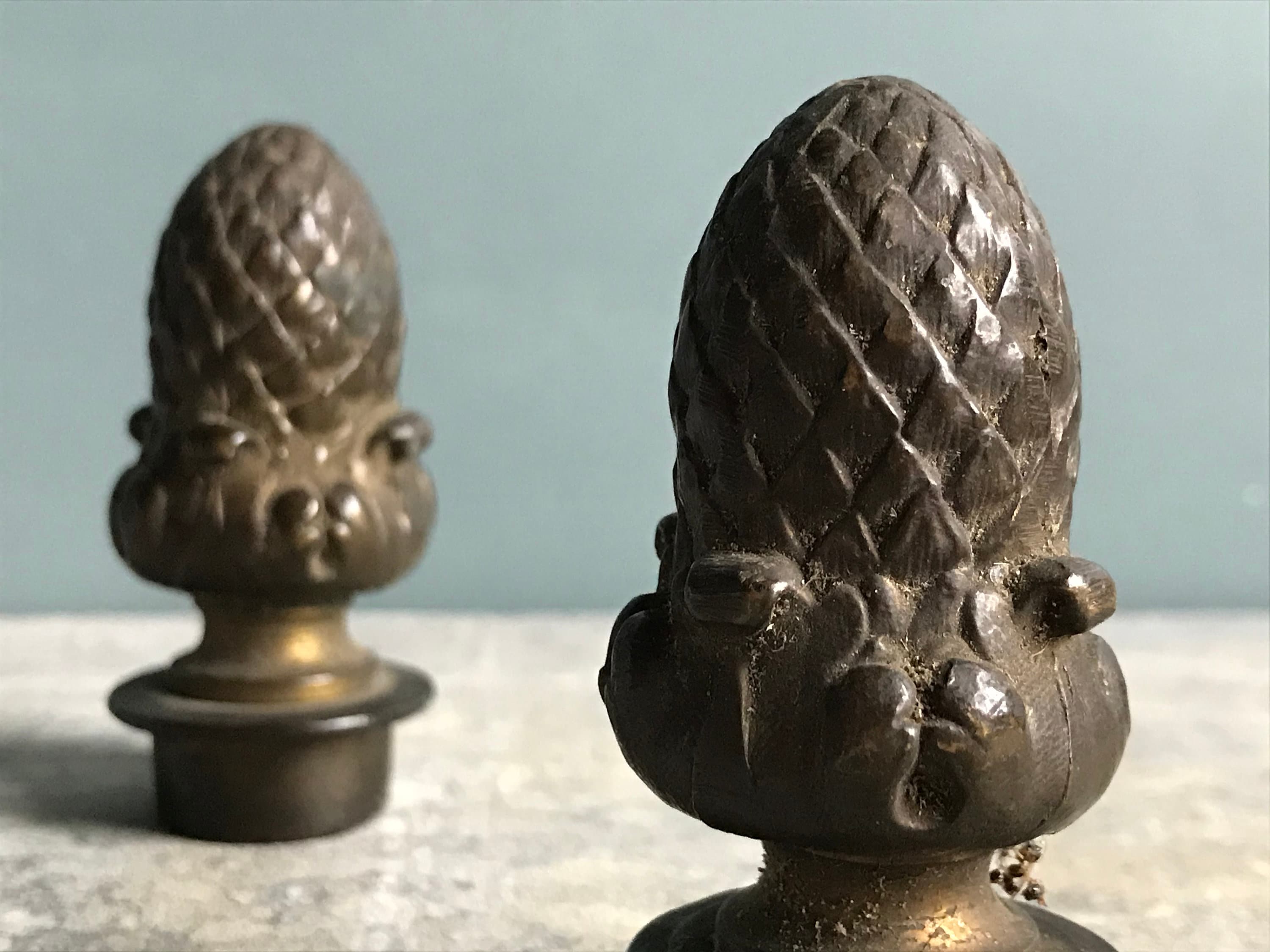 Finials Français Bronze Vintage, Pommes de Pin