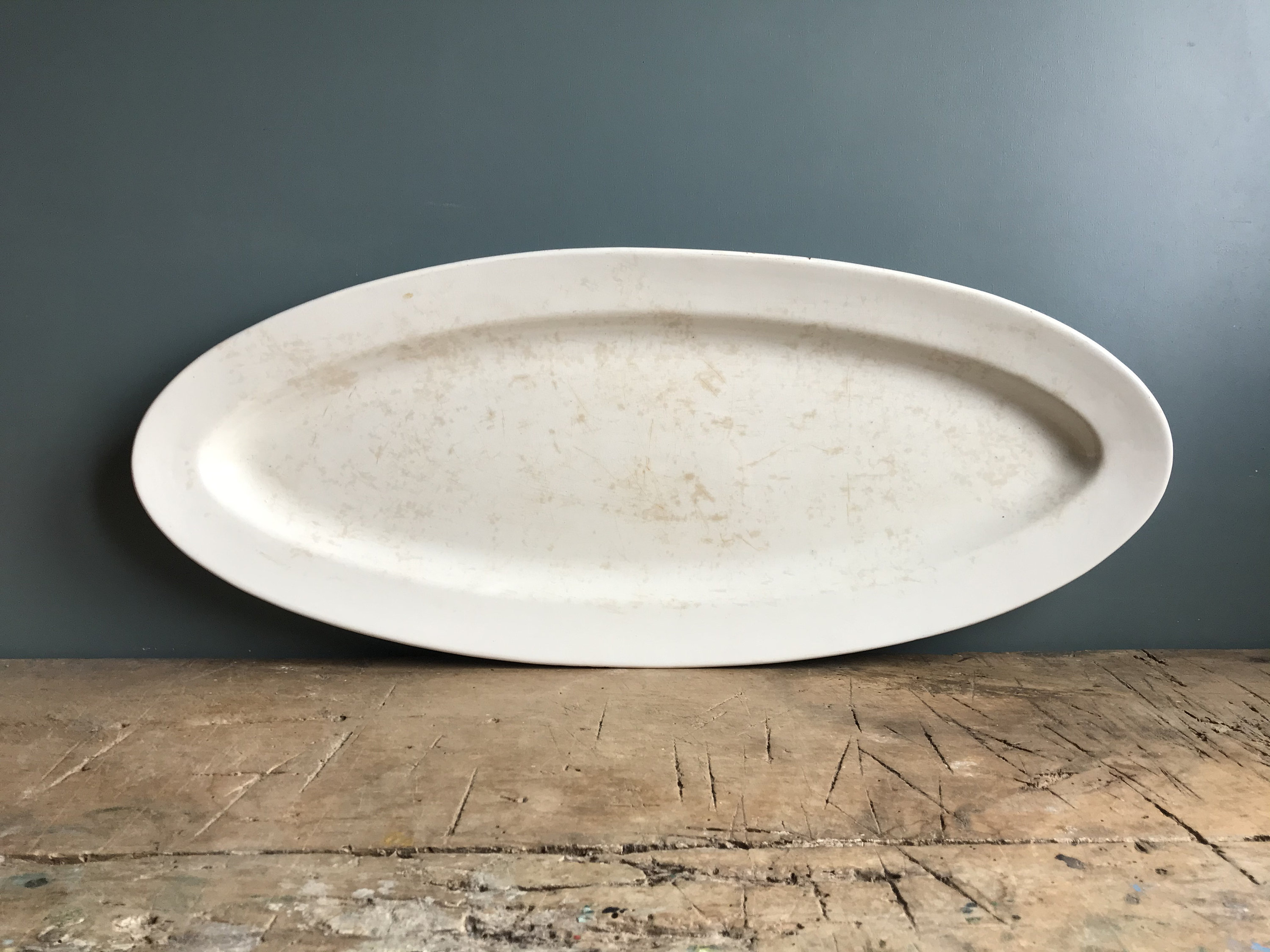 Un Grand Plat Français de Thé, Plaque Service