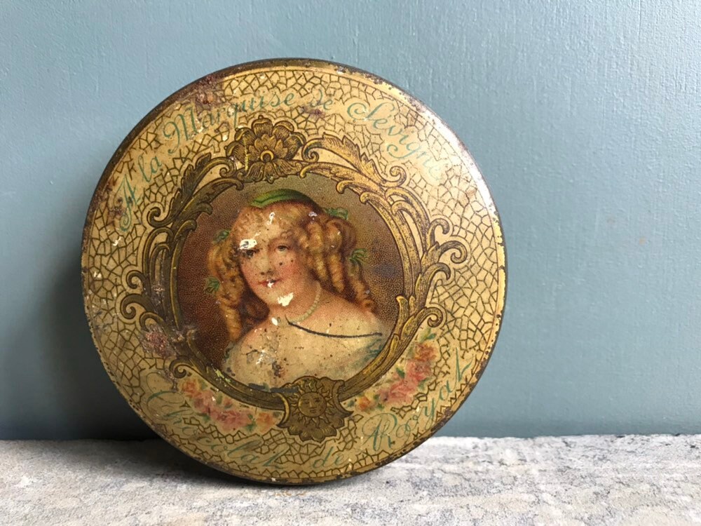 Une Boîte Antique d'étain de Français