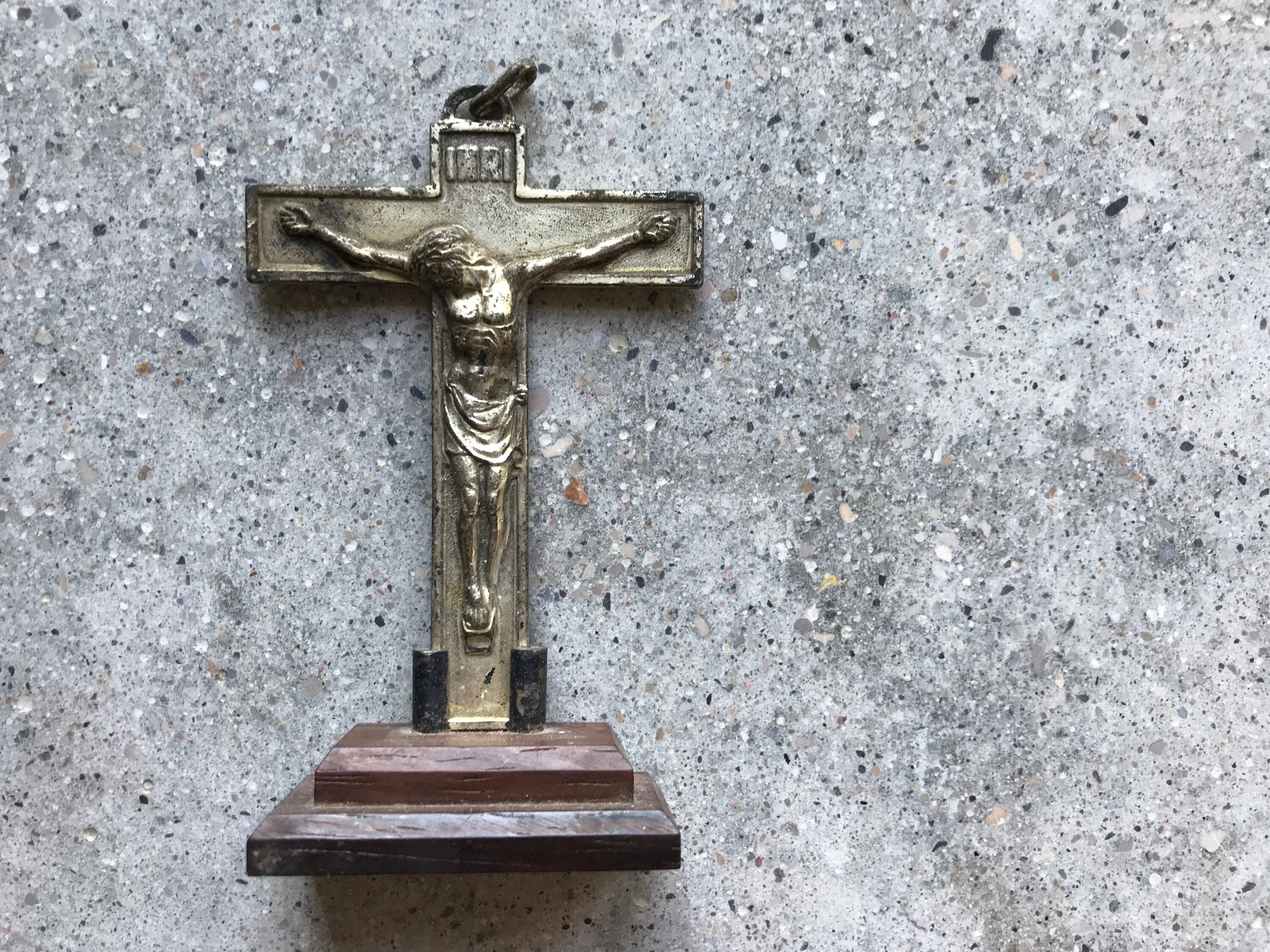 Un Crucifix Français Vintage