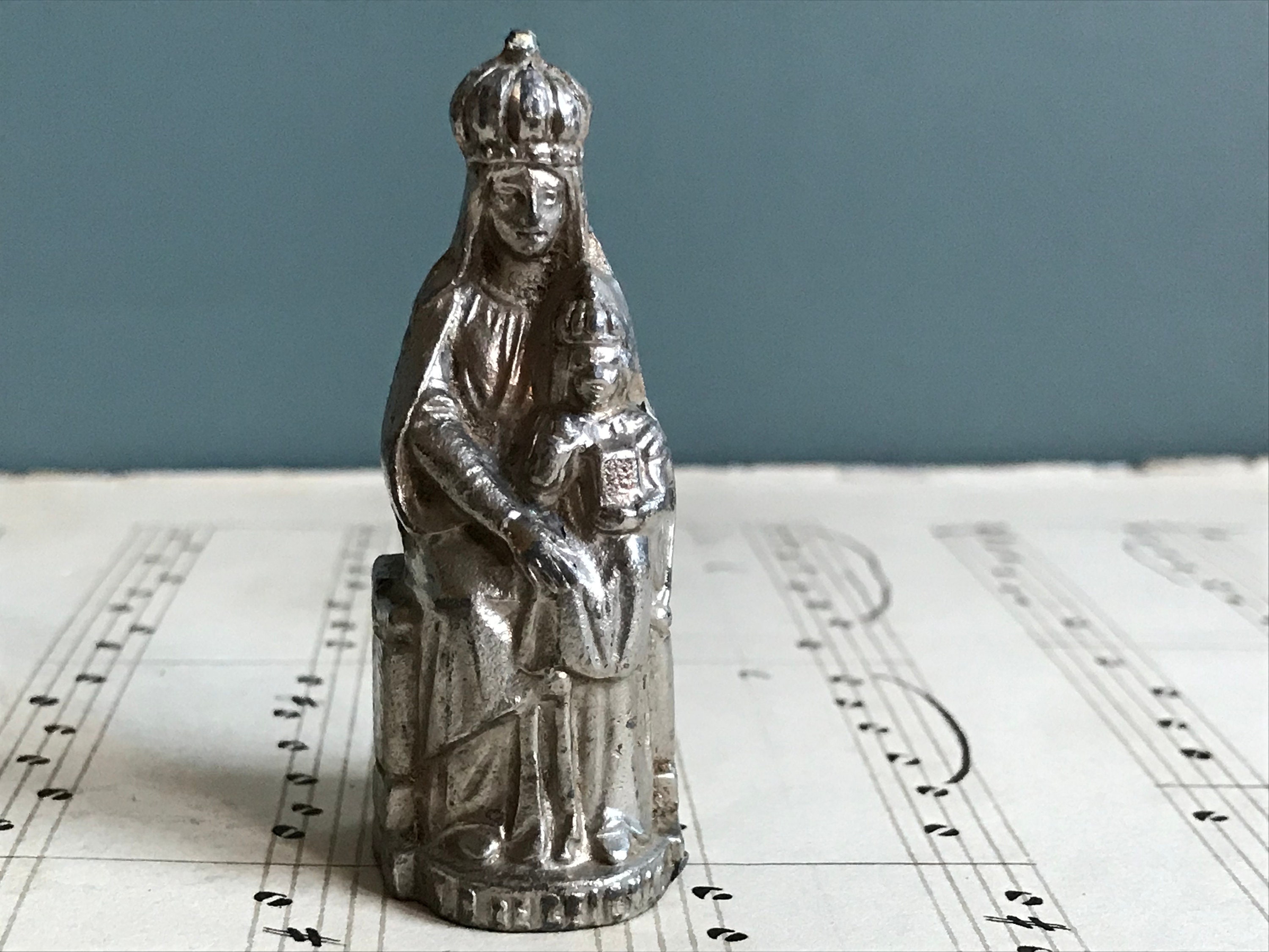 Un Petit Millésime Français Marie et Enfant, Petite Statue Religieuse