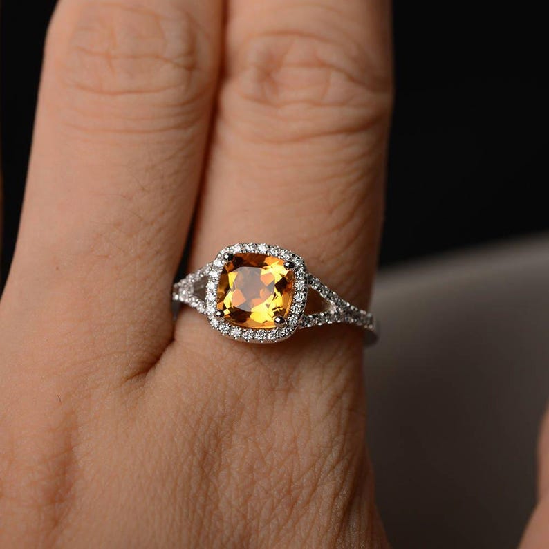 Anello con pietra portafortuna di novembre: citrino taglio cuscino, fede nuziale in argento sterling immagine 8