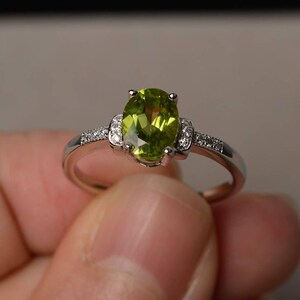 Sterling Silver Oval Cut Natural Peridot Ring Wedding Ring Green Gemstone August Birthstone Ring Prong Setting Ring